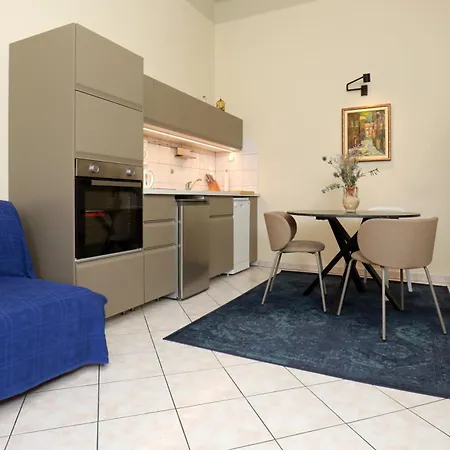 Lovely Marmont With Balconies In The Heart Of Apartmán *