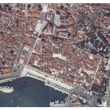Lovely Marmont With Balconies In The Heart Of Apartmán Split